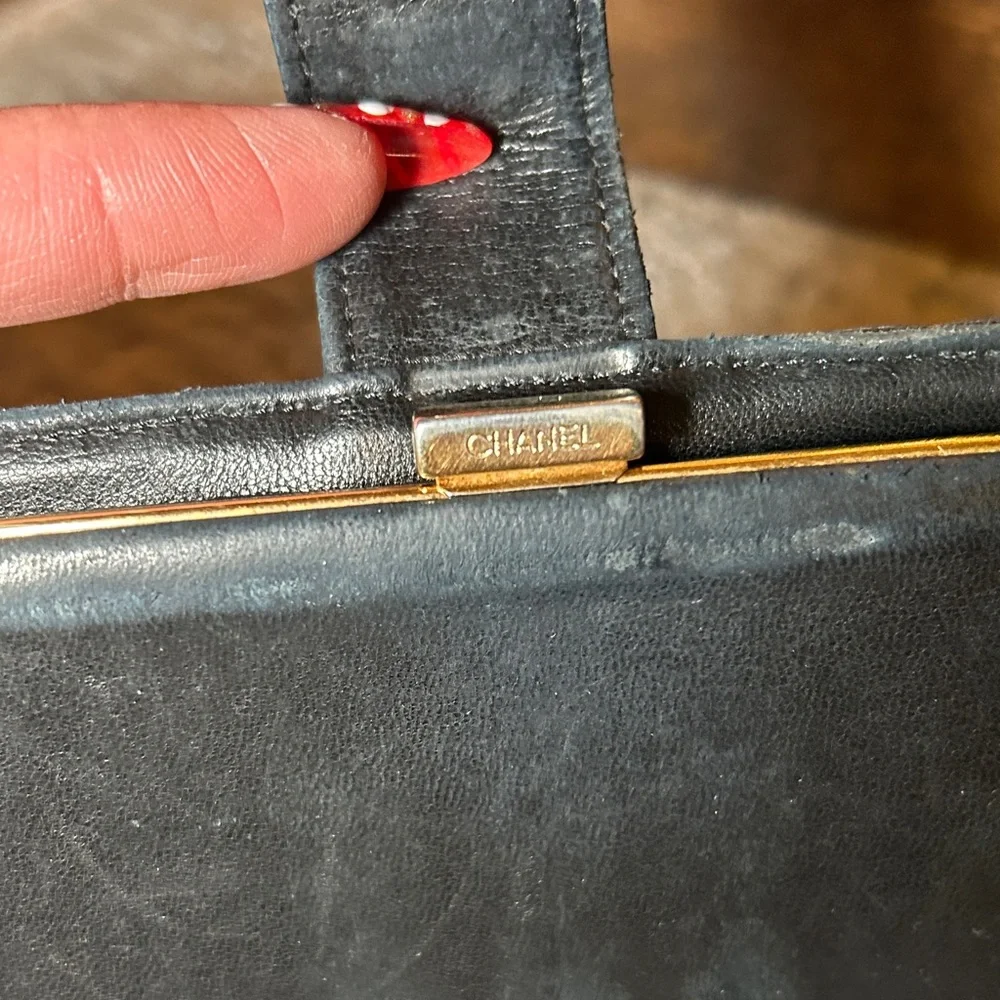 309. CHANEL Black Caviar Leather wallet - Picture 10 of 12
